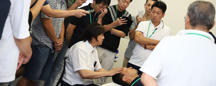 厳しいスタッフ技術研修